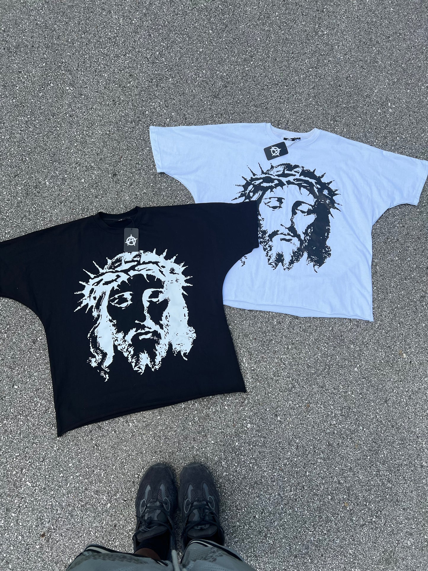 “JESUS” OVERSIZED- TEE (White)